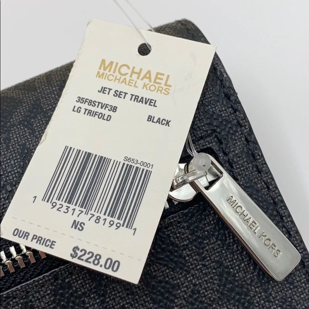 MICHAEL KORS JET SET TRAVEL LG TRIFOLD BLACK